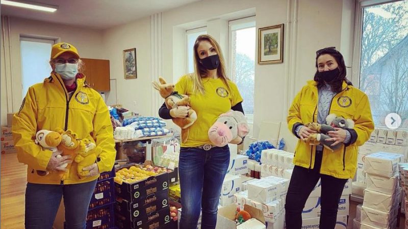 Scientology Volunteer Ministers Reach Out to Needy Families with Food,
