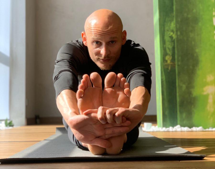 Introducing Konstantin Novikov, a Yoga Guru from Ukraine