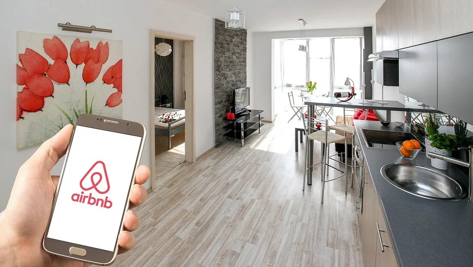 Airbnb confirms more than 100 alliances to help reactivate tourism,