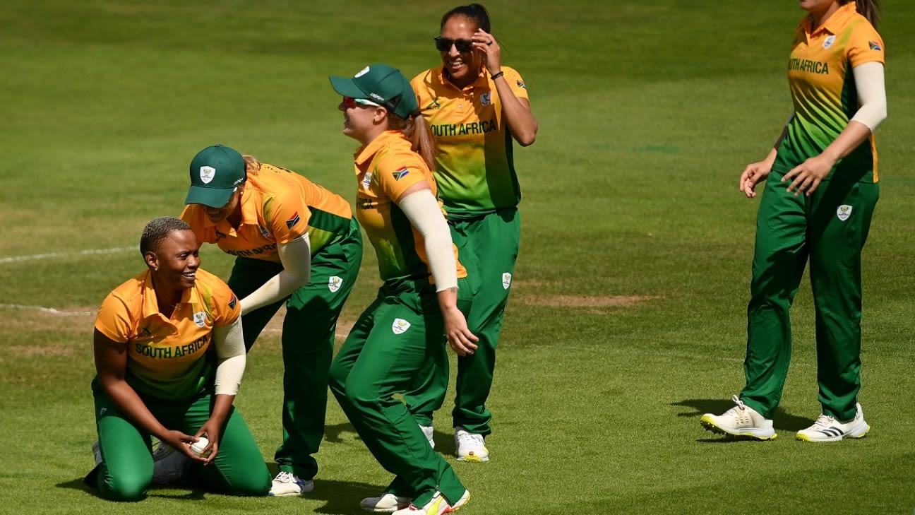 Masabata Klaas four-for, Marizanne Kapp 52 give South Africa first