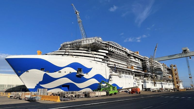 Princess Cruises Floats Out First LNG-Powered Ship 