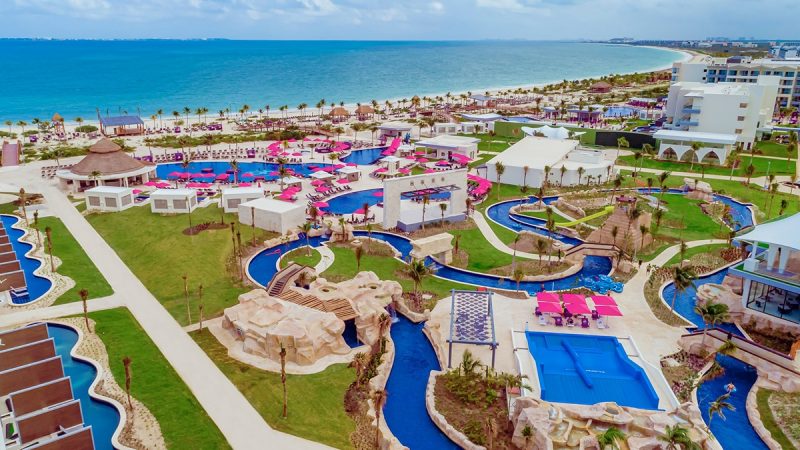 In Cancun, the Travelers Keep Coming 