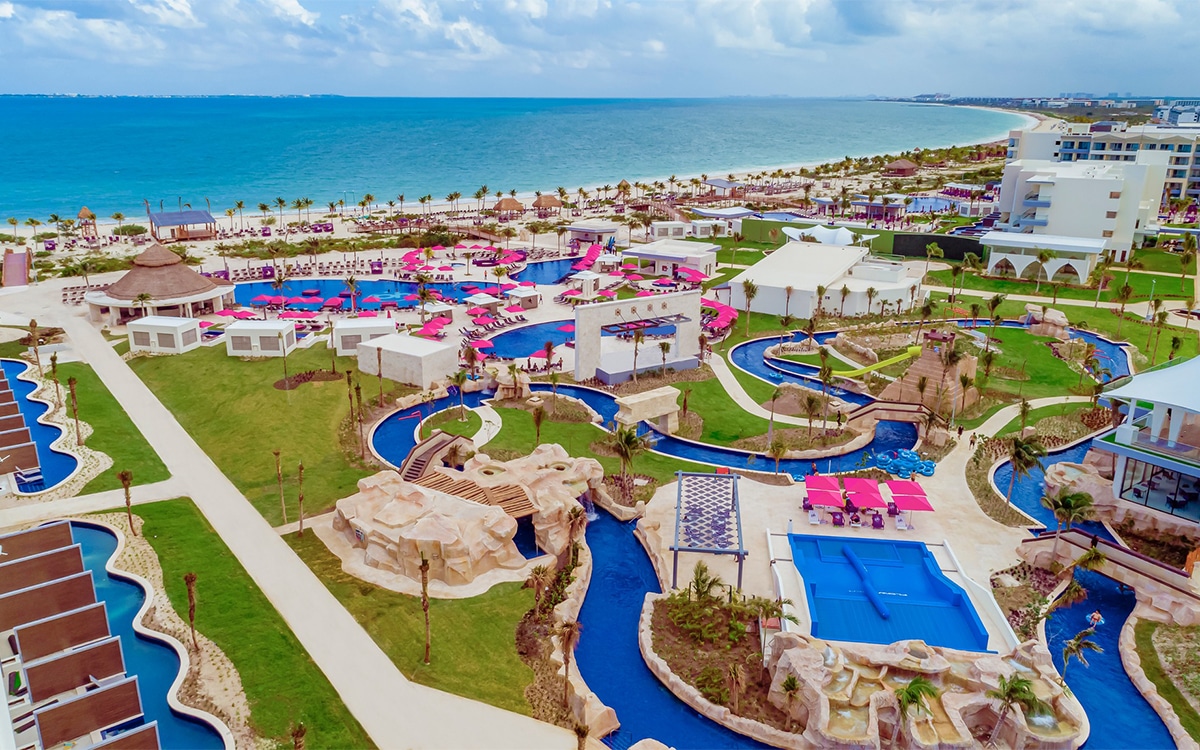 In Cancun, the Travelers Keep Coming 