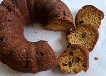 Easy Banana Cake with Dried Raisins