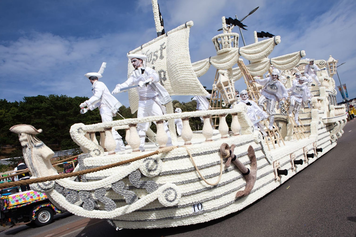 Floral feteing – Flagz goes to Jersey’s Battle of Flowers