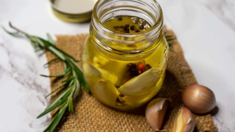 Easy Garlic Oil: A Quick and Easy Way to Make