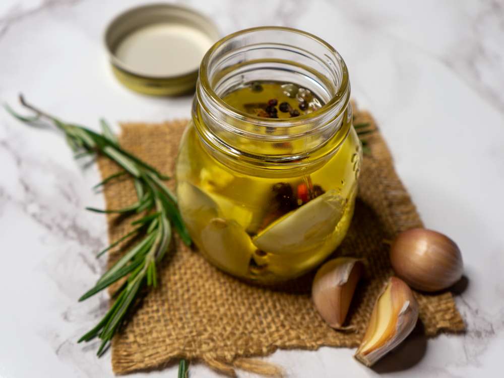 Easy Garlic Oil: A Quick and Easy Way to Make