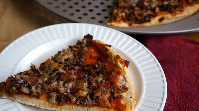 Crispy and Delicious Spicy Smoked Herring Pizza