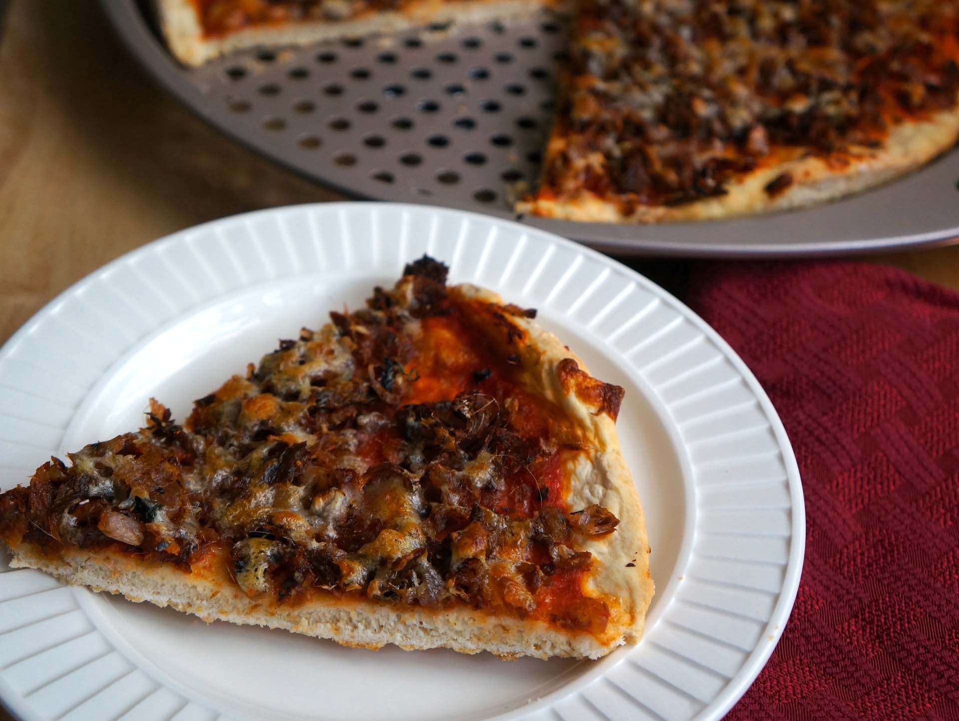 Crispy and Delicious Spicy Smoked Herring Pizza