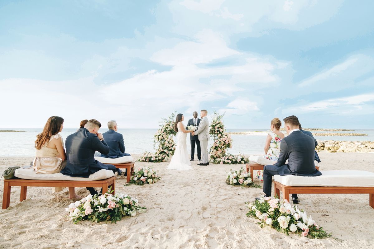 A Romantic Wedding in the Bahamas: Ale & Clay’s Love