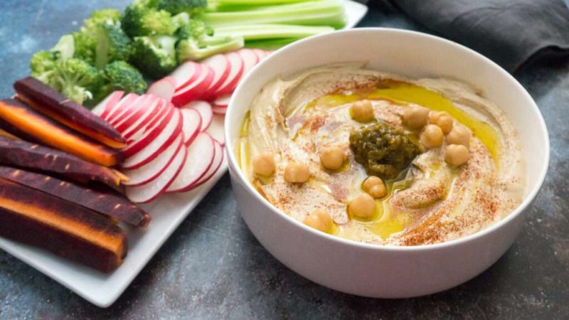 Easy and Tasty Hummus Dip