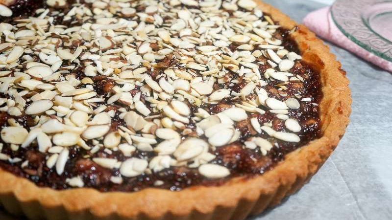 A Delight for the Senses: Raspberry Almond Tart