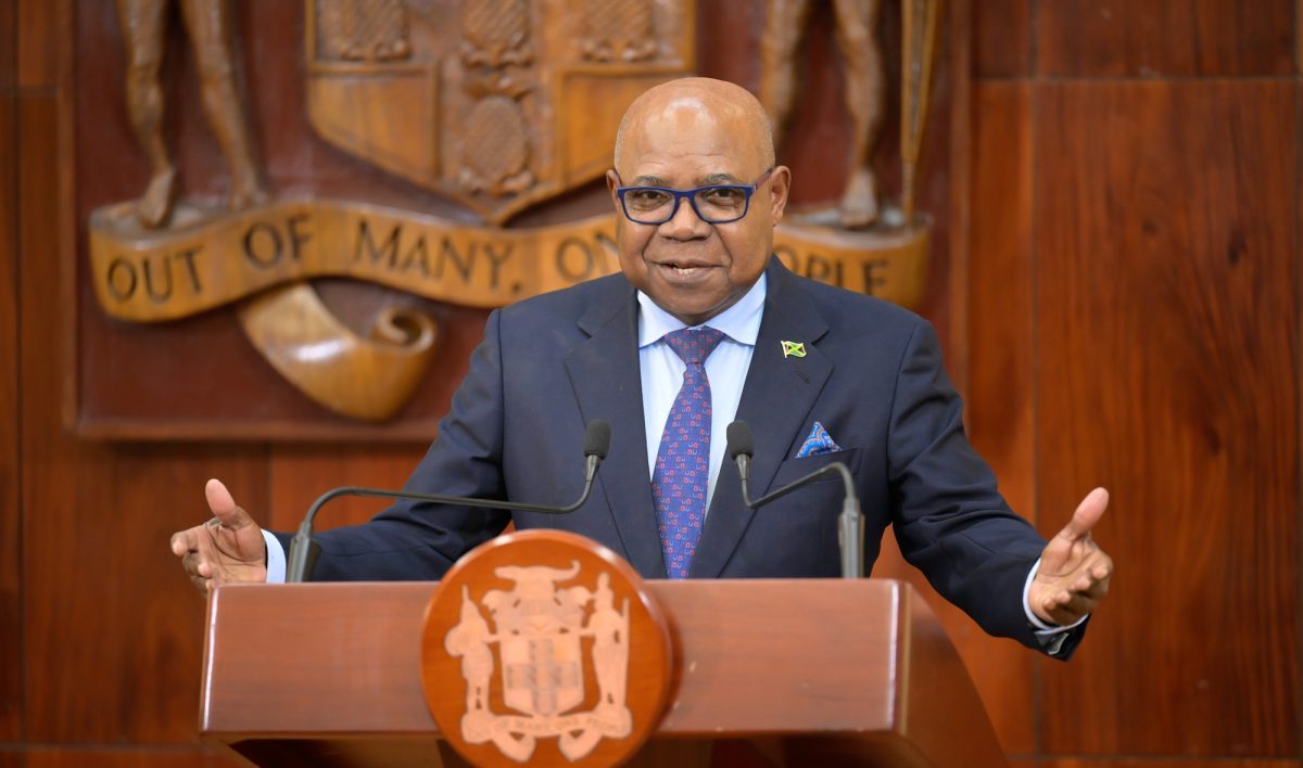 Bartlett: Jamaica Retains 40% of Tourism Earnings
