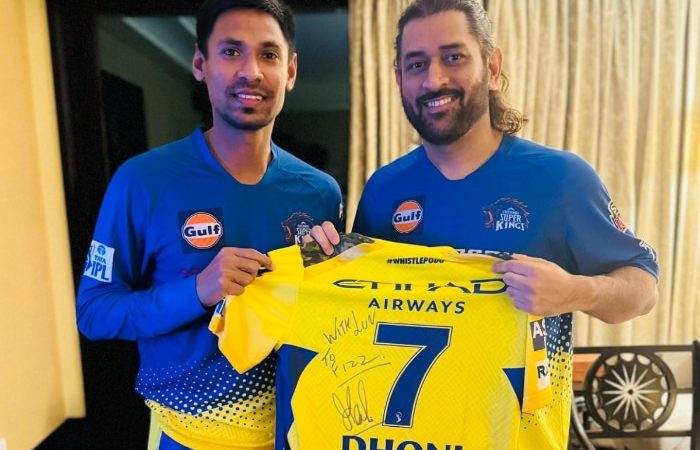 THALA For a Reason! Dhoni Gifts Special Signed Jersey To