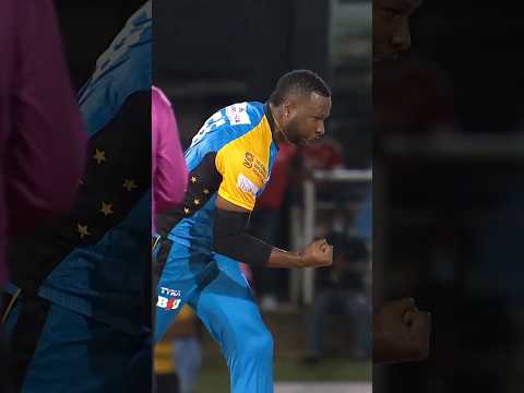 Polly dismisses the dangerous duo of McCullum and Munro 😱