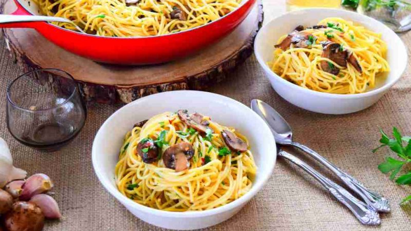 Spaghetti With Garlic And Mushrooms – A Quick & Flavorful