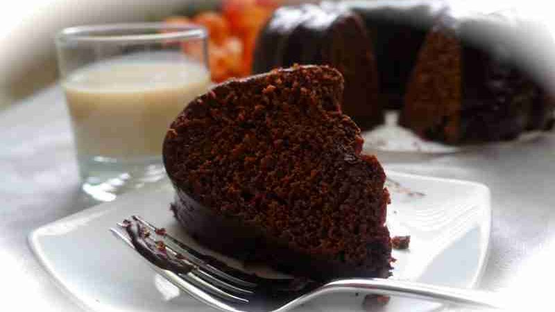 Basic Moist Chocolate Cake With Chocolate Ganache