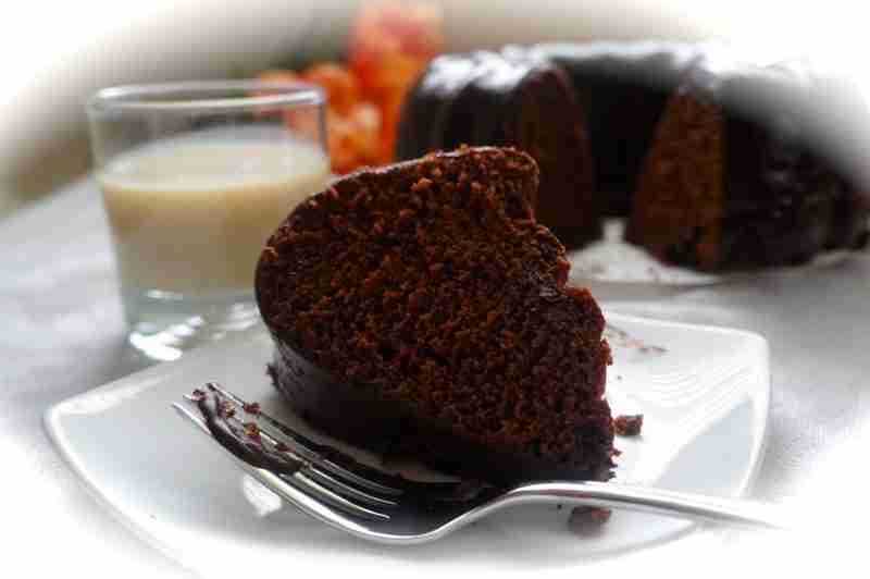Basic Moist Chocolate Cake With Chocolate Ganache