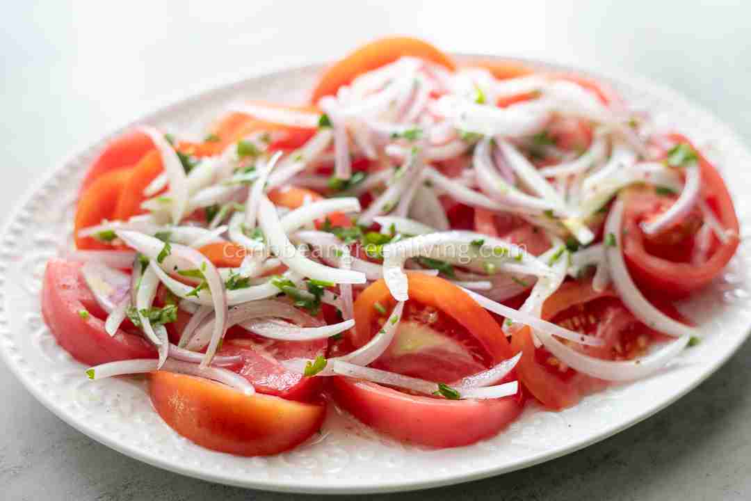 How To Make The Perfect And Easy Tomato Salad (And