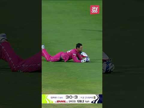 Quinton de Kock’s AMAZING diving catch! 🔥