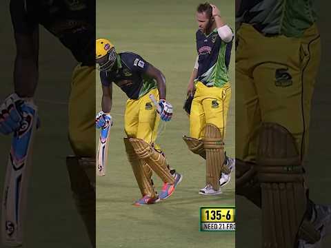 Andre Russell’s bat SNAPS and makes 50! 😱