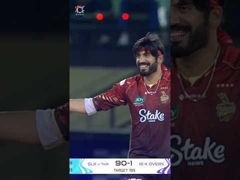 Usman Tariq LOVES bowling to Seifert! 😬