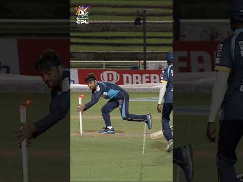 Rashid Khan’s UNUSUAL run out! 🤷